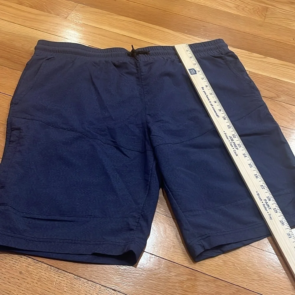 Hollywood the jean people men shorts size XXL.